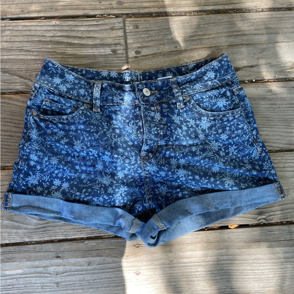 Time and Tru Blue Patterned Jean Shorts Size 6 Midrise